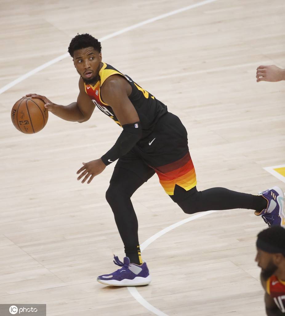 浙江队翻盘辽宁队，米切尔状态火热