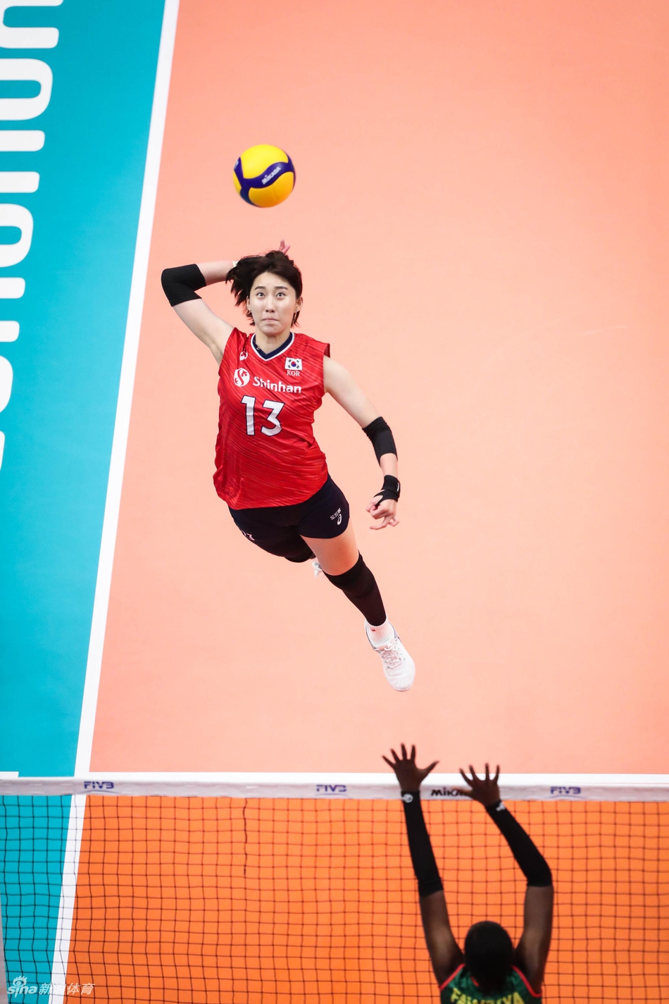 韩国队完胜英格兰队，波尔带队取胜