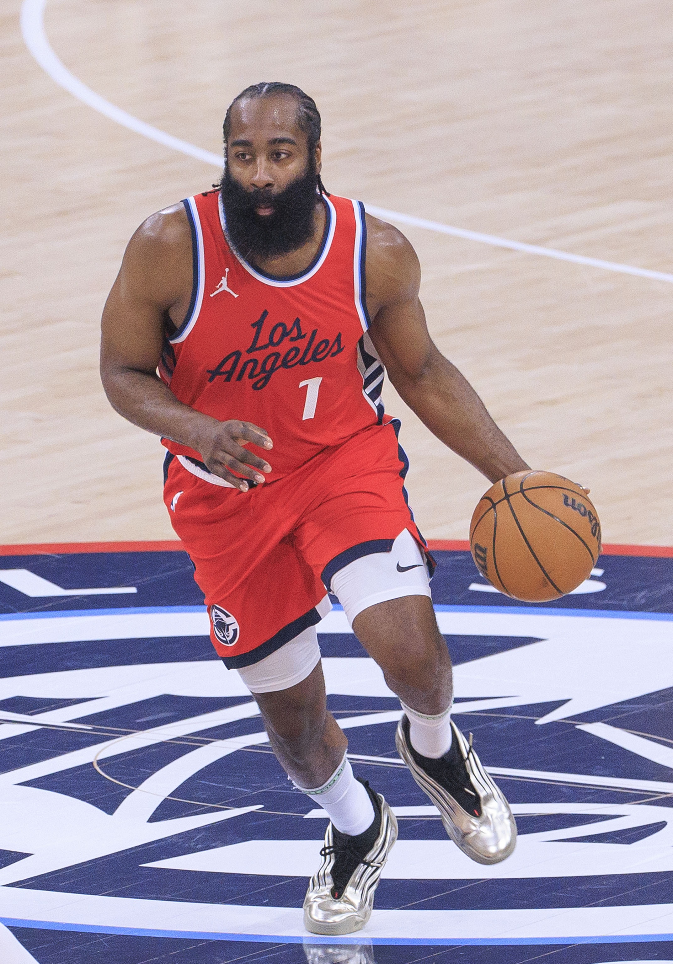 开云下载-雄鹿完胜热火，哈登高光表现