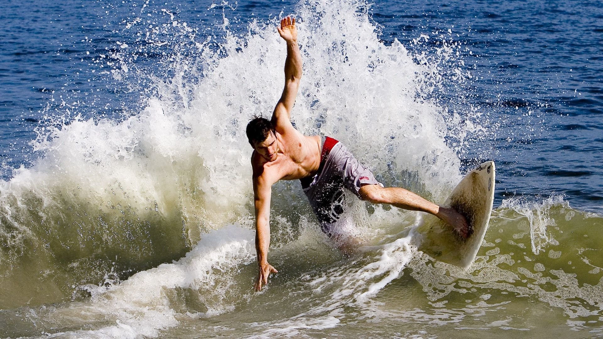 开云体育登录-姆巴佩，在世界的聚光灯下，踢碎命运的封锁